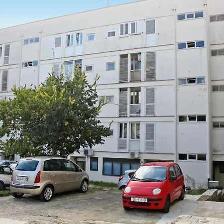 By The Sea - 5869 Zadar